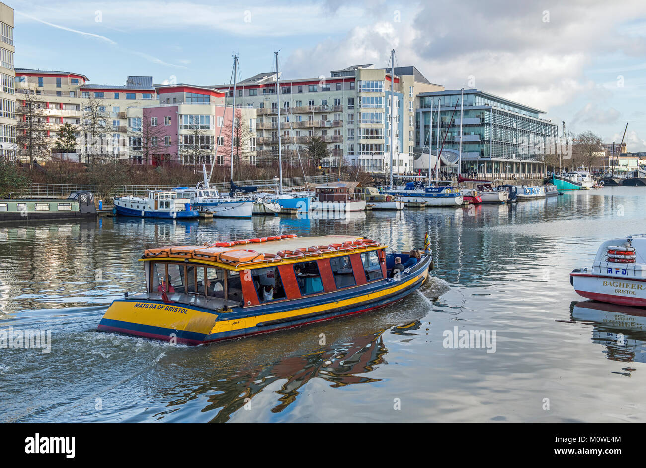Hafen von Bristol Wohnungen und Büros und der Mathilde von Bristol Ferry Stockfoto