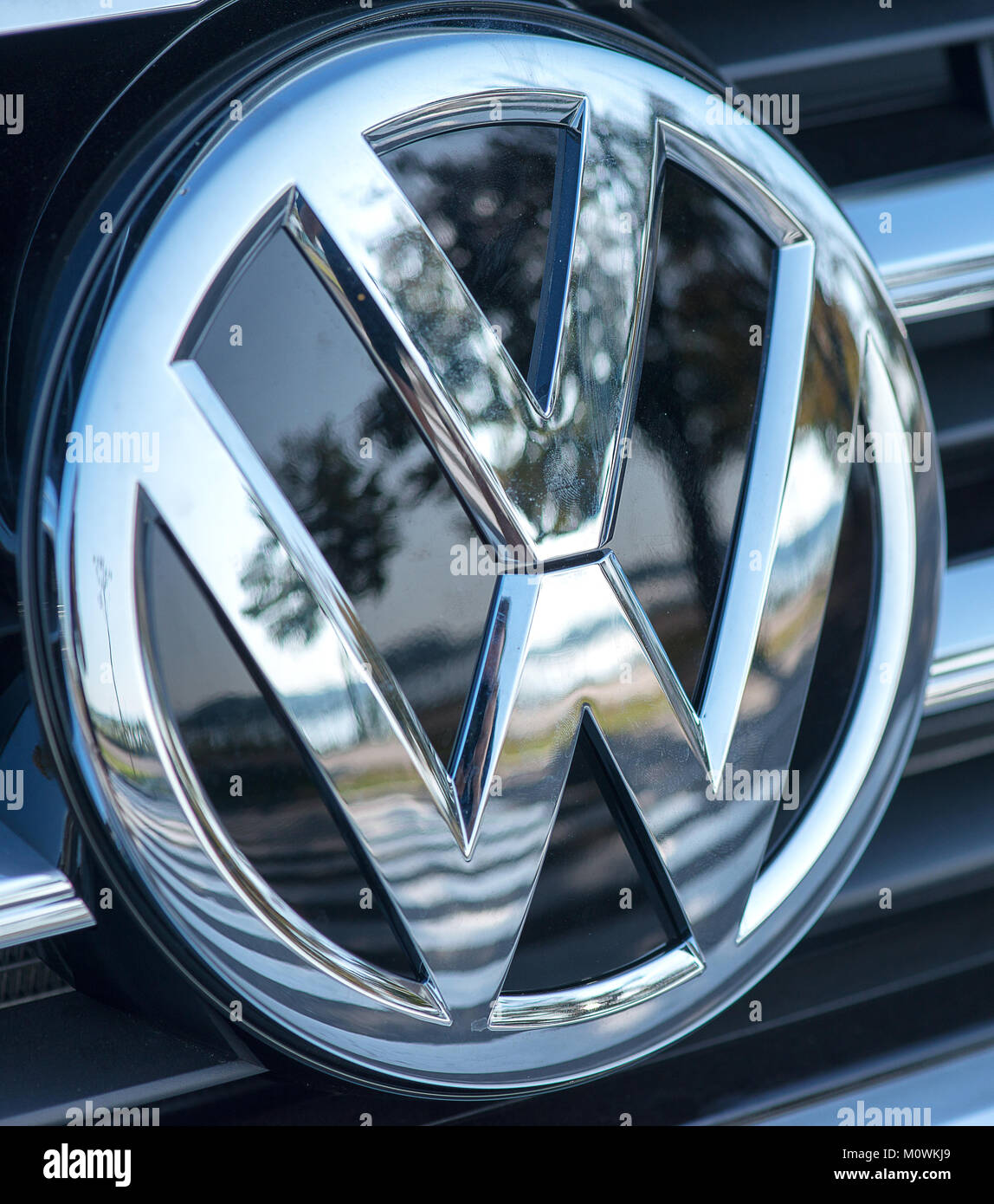 Rumänien - 2. SEPTEMBER 2017: Volkswagen Logo am 2. September 2017 in Rumänien. Volkswagen ist ein deutscher Automobilhersteller mit Sitz in Wolfsburg. Stockfoto