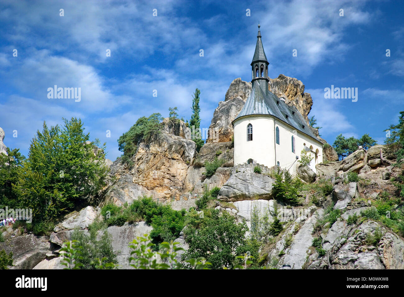 Ruine Der Gotischen Burg Pantheon Vranov In Mala Skala Dorf Aus Dem ruine-der-gotischen-burg-pantheon-vranov-in-mala-skala-dorf-aus-dem