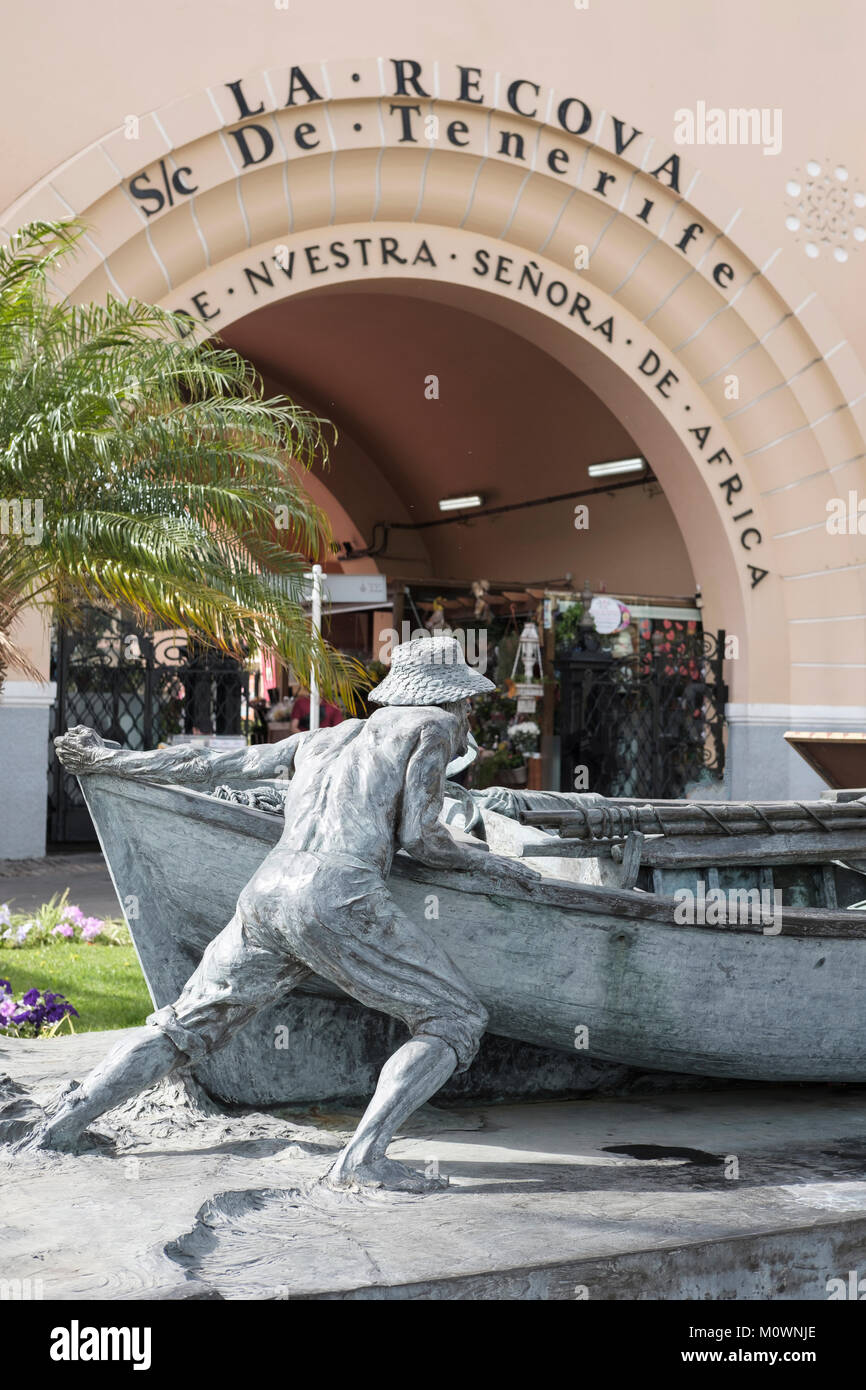 Fischer - Los Chicharreros vor der Mercado de Nuestra Señora de Africa. Santa Cruz, Teneriffa, Kanarische Inseln, Spanien Stockfoto