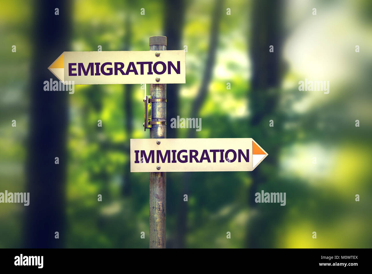 Pol mit Guiding Tabletten mit Wahl zwischen Emigration und Migration. Stockfoto