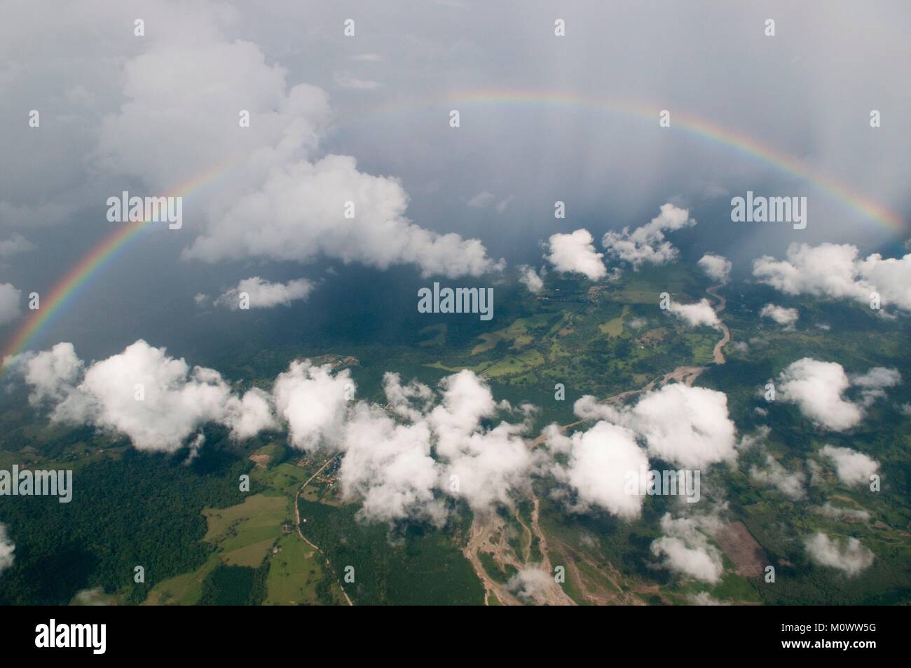 Costa Rica, Puntarenas Provinz, Regenbogen (Luftbild) Stockfoto