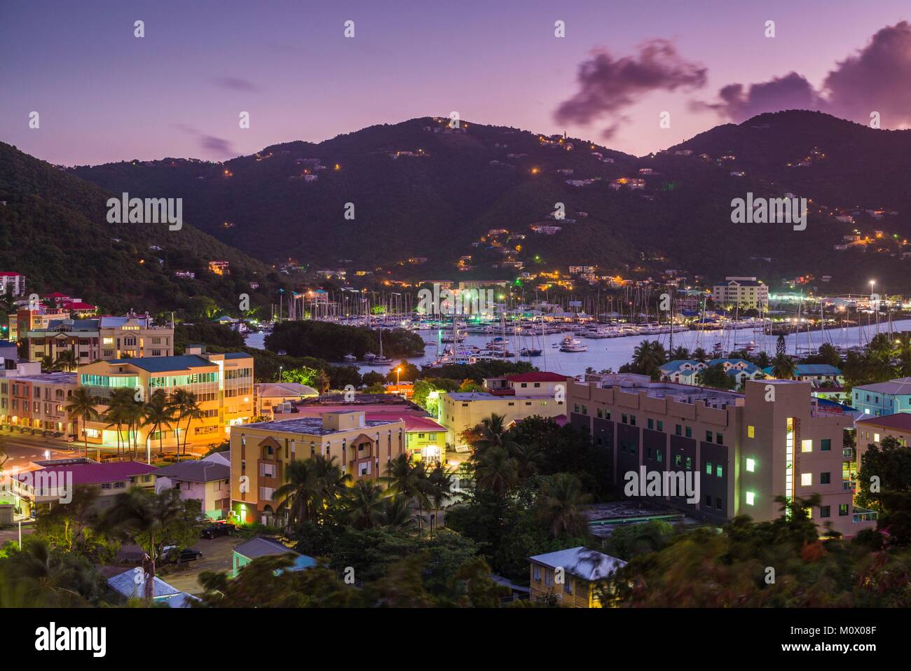 British Virgin Islands, Tortola, Road Town, erhöhte die Stadt aus Hamm, Dawn Stockfoto
