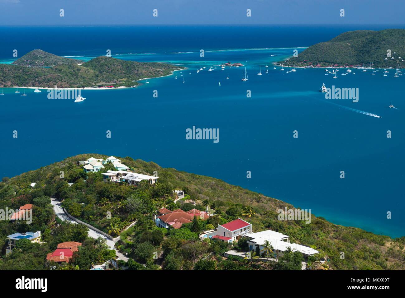 Britische Jungferninseln, Virgin Gorda, North Sound, Erhöhte Ansicht von North Sound von Fanny Hill Stockfoto Britische Jungferninseln, Virgin Gorda, North Sound, Erhöhte Ansicht von North Sound von Fanny Hill Stockfoto
