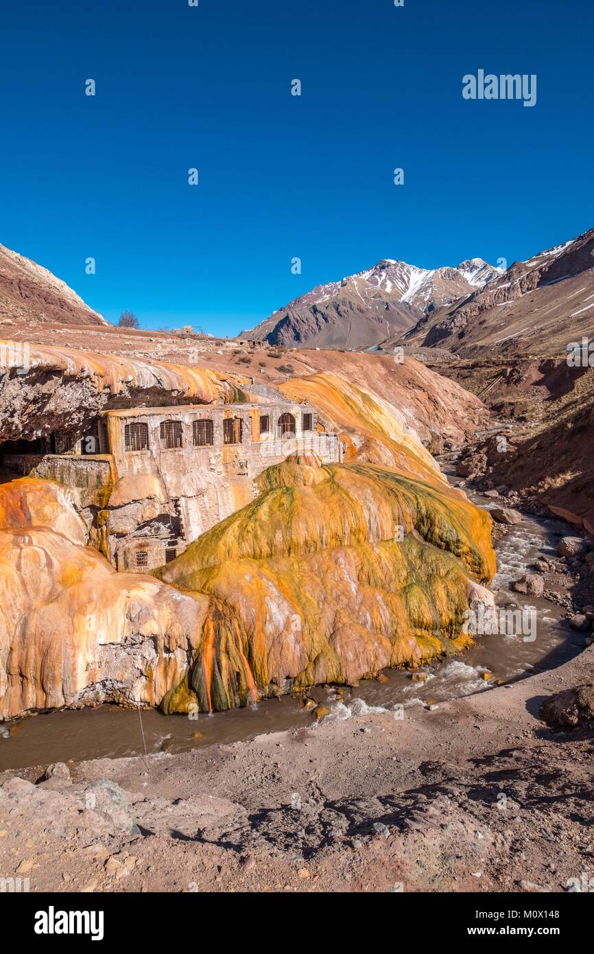 Argentinien, Provinz Mendoza Aconcagua Provincial Park, zentralen Anden, Inka Brücke Puente del Inca, natürliche Brücke über den Rio de las Cuevas Stockfoto