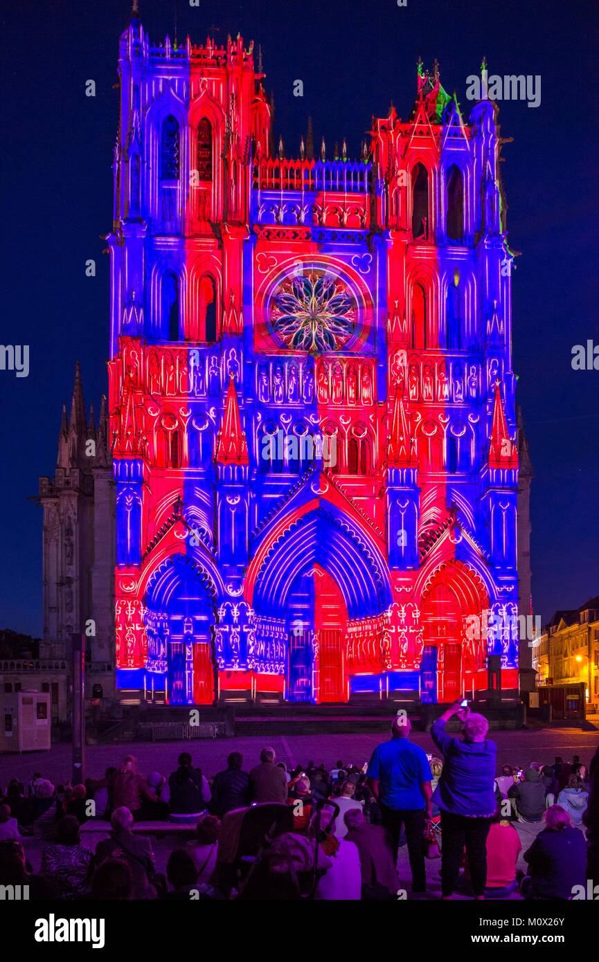 Frankreich, Picardie, Amiens, die Kathedrale Notre-Dame, das Juwel der Gotik, als Weltkulturerbe von der UNESCO, Ton- und Licht Show präsentieren die ursprüngliche Farbfassung der Fassaden Stockfoto