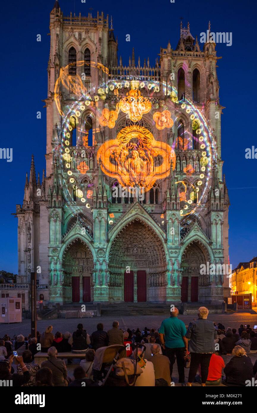Frankreich, Picardie, Amiens, die Kathedrale Notre-Dame, das Juwel der Gotik, als Weltkulturerbe von der UNESCO, Ton- und Licht Show präsentieren die ursprüngliche Farbfassung der Fassaden Stockfoto