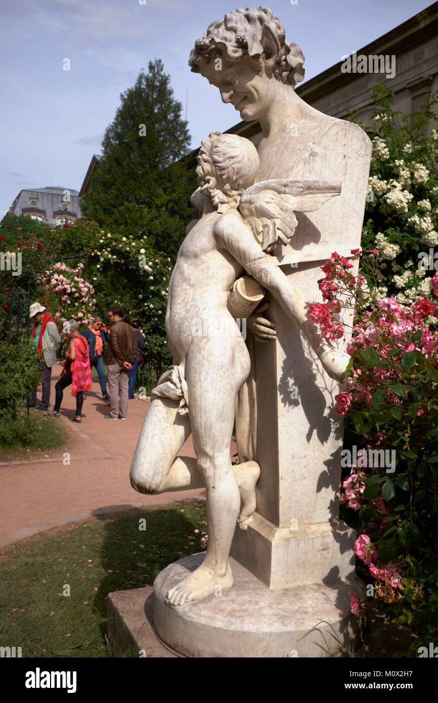 Frankreich, Paris, National Museum of Natural History, Jardin des Plantes, Rosengarten, unverlierbare Liebe Statue von Sanzel Stockfoto
