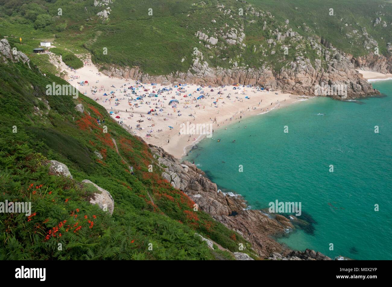 Vereinigtes Königreich, Cornwall, Porthcurno Bay und Strand Stockfoto