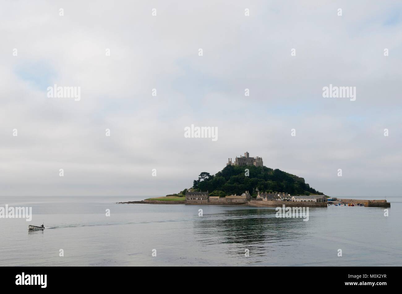 Vereinigtes Königreich, Cornwall, Marazion Cove, Saint Michaels Mount, Boot verlassen Saint Michaels mount Stockfoto