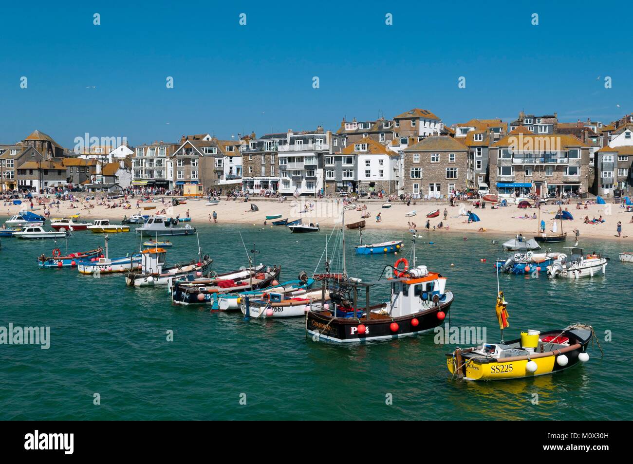 Vereinigtes Königreich, Cornwall, Saint Ives, Strand und Fischerboote Stockfoto