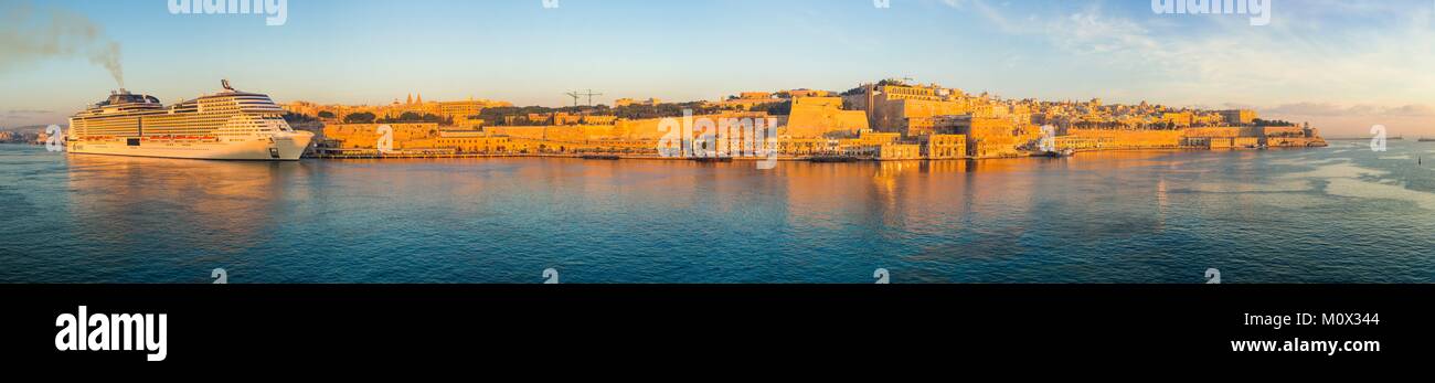 Malta, Valletta, als Weltkulturerbe von der UNESCO, Grand Harbour aufgeführt, Cruise Liner Stockfoto