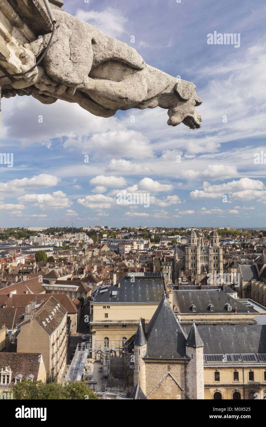 Frankreich, Côte d'Or, Dijon, Kirche Saint Michel vom Turm Philipp dem Guten von den Palast der Herzöge von Burgund gesehen Stockfoto