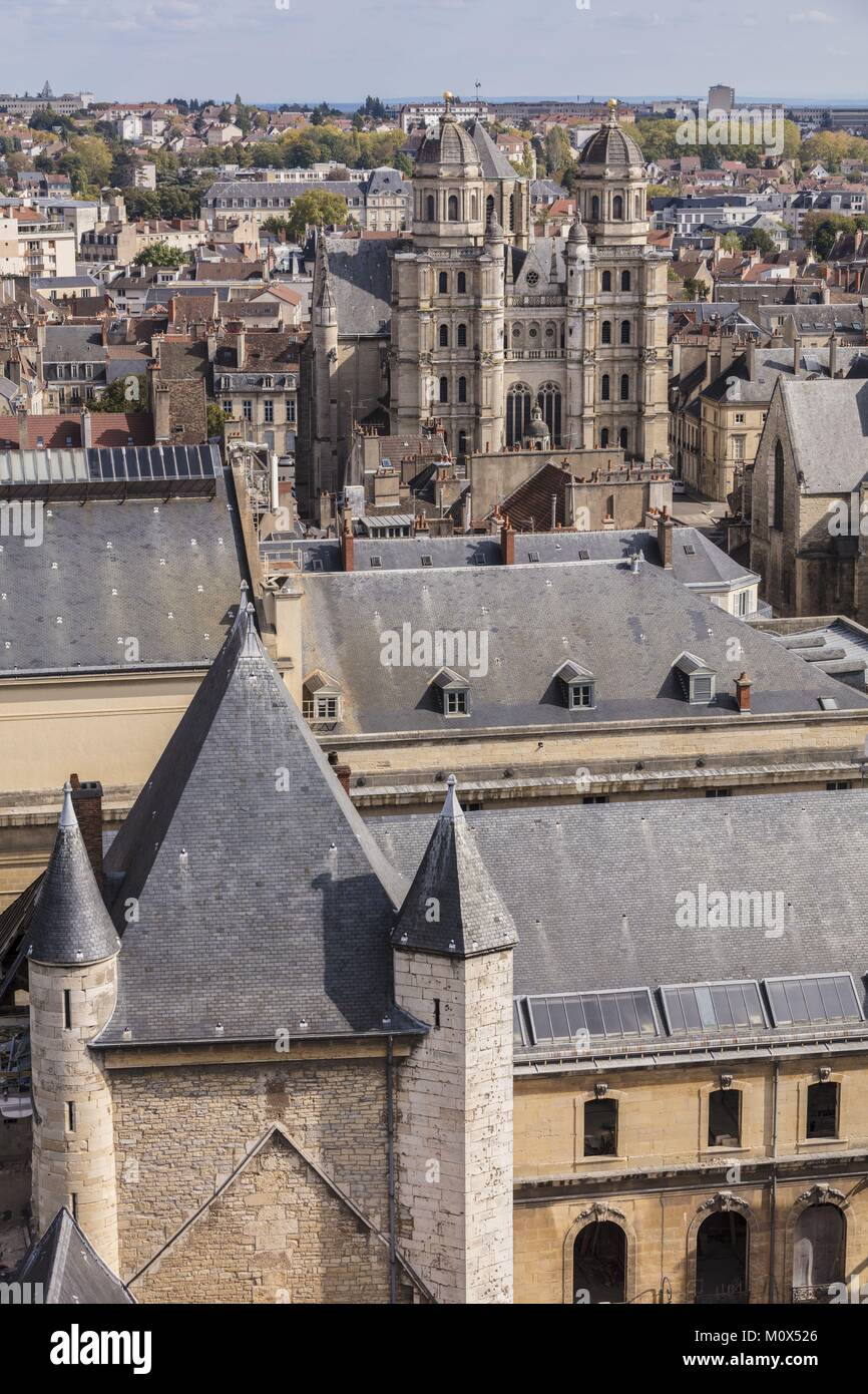 Frankreich, Côte d'Or, Dijon, Kirche Saint Michel vom Turm Philipp dem Guten von den Palast der Herzöge von Burgund gesehen Stockfoto