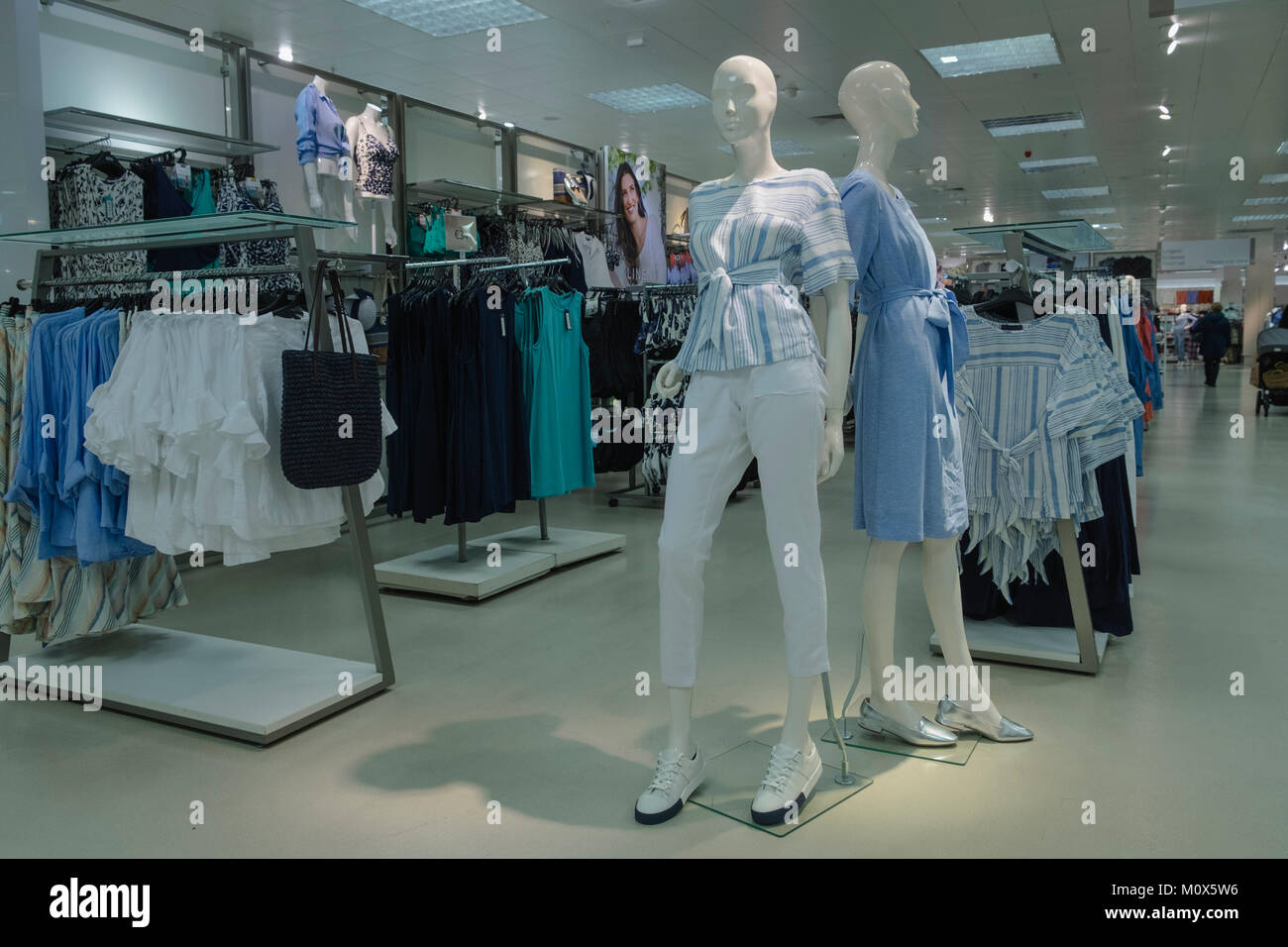 Mannekins in Marken und Spencers shop in Liffey Valley Shopping Centre, Dublin, Irland Stockfoto