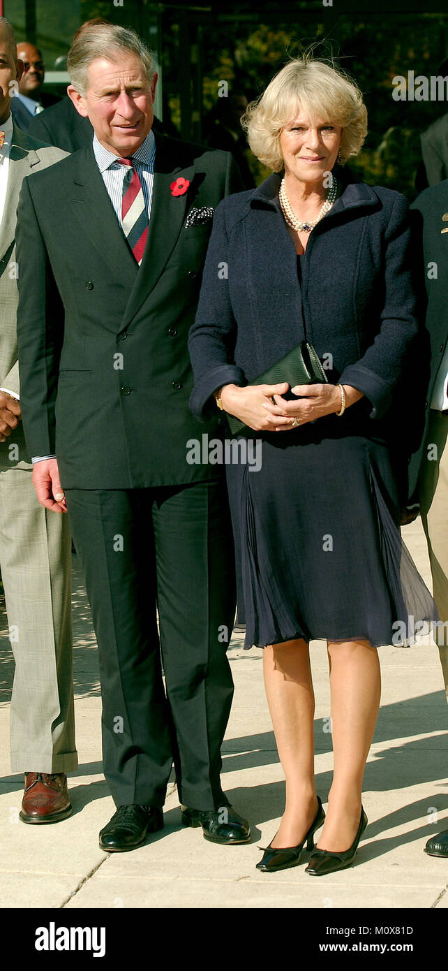 Washington, D.C. - 2. November 2005 - Charles, Prinz von Wales und Camilla, Herzogin von Cornwall Besuch der Schule für Bildung Entwicklung und der Entwicklung (Samen) Schule in Washington, D.C. am 2. November 2005. Die Schule ist eine öffentliche charter Internat..Credit: Ron Sachs/CNP. (Einschränkung: Keine New York Metro oder andere Zeitungen innerhalb eines 75-Meilen-Radius von New York City)/MediaPunch Stockfoto