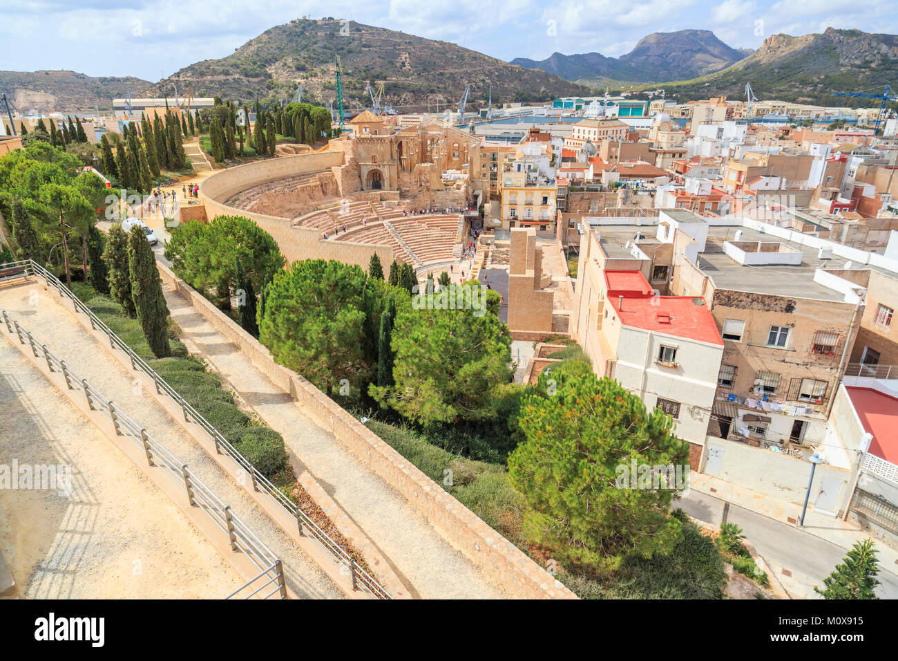 Die Stadt und das römische Theater, Cartagena, Spanien. Stockfoto
