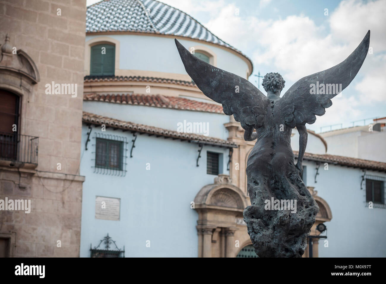 Skulptur von Winged Angel vor Kirche, Satn Agustin Square, Murcia, Spanien. Stockfoto