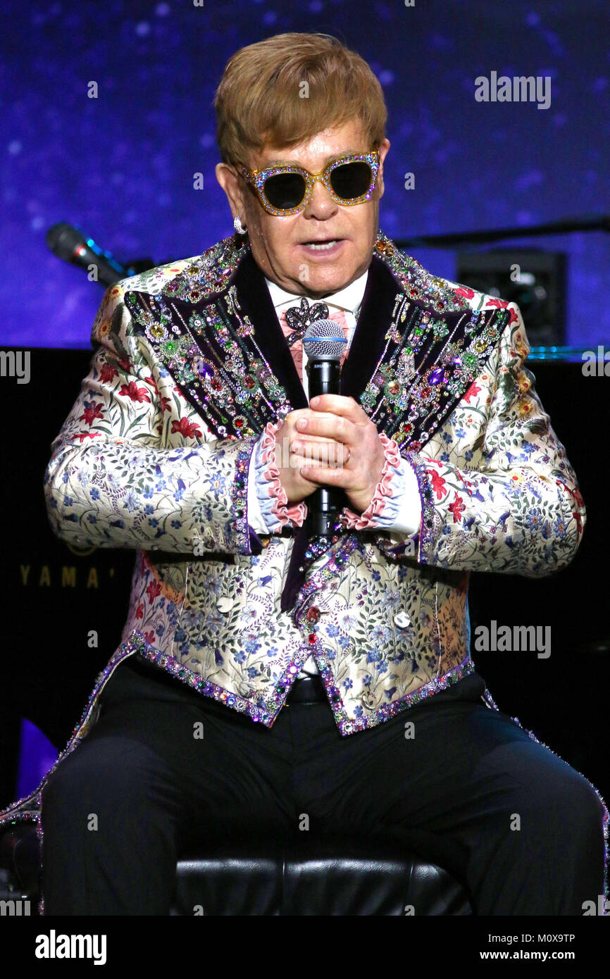Sir Elton John bei Gotham Hall in New York, wo er seinen Ruhestand am Mittwoch Abend hat angekündigt, vor einem festlichen Konzert nächste Woche im Madison Square Garden. Stockfoto