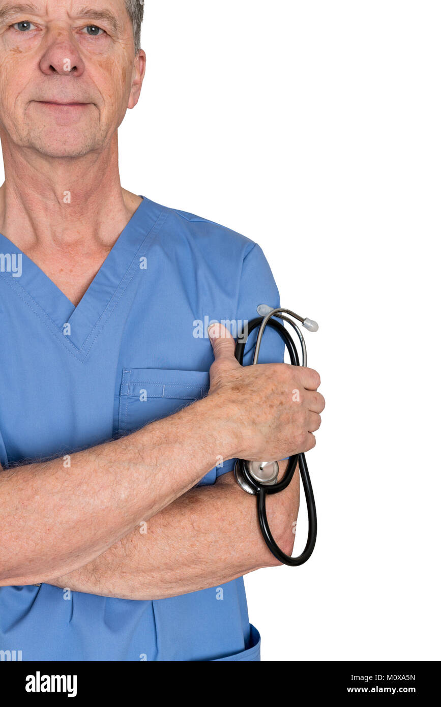 Isolierte Senior Medical Consultant in Blau scrubs Stockfoto