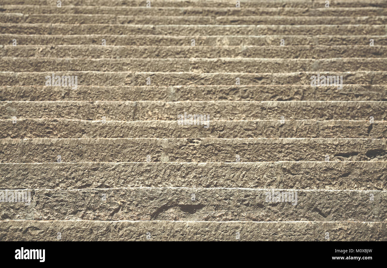 Alte Steintreppe Hintergrund, selektiver Fokus auf den Vordergrund, Farbe getonte Bild. Stockfoto