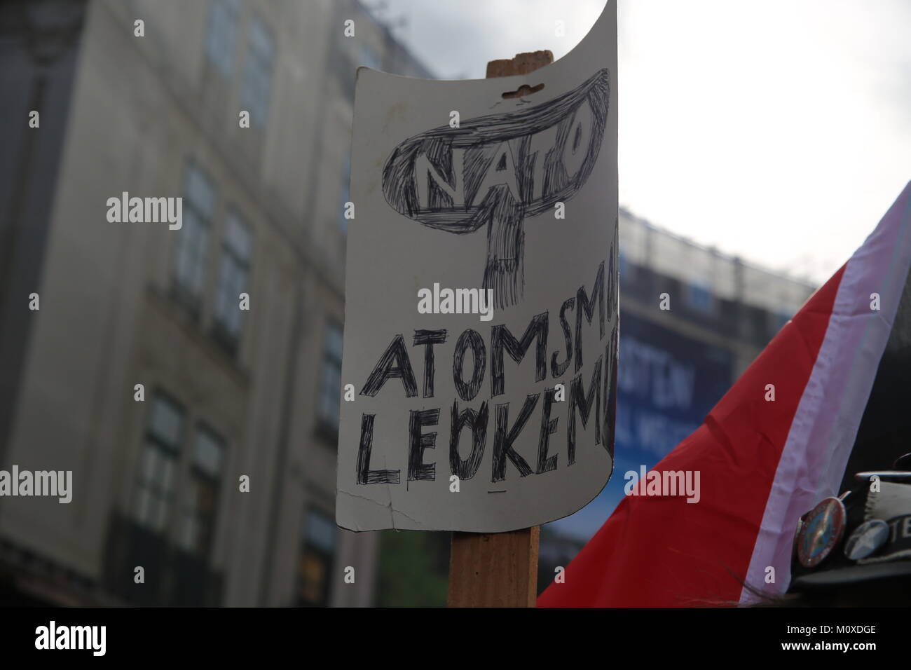 München, Deutschland. 13 Feb, 2016. Mehrere Tausend nahm die Straßen von München gegen die Münchner Sicherheitskonferenz (MSC), Krieg und der NATO zu protestieren. Der MSC wird veranstaltet jährlich im Hotel Bayerischer Hof. Credit: Alexander Pohl/Pacific Press/Alamy leben Nachrichten Stockfoto