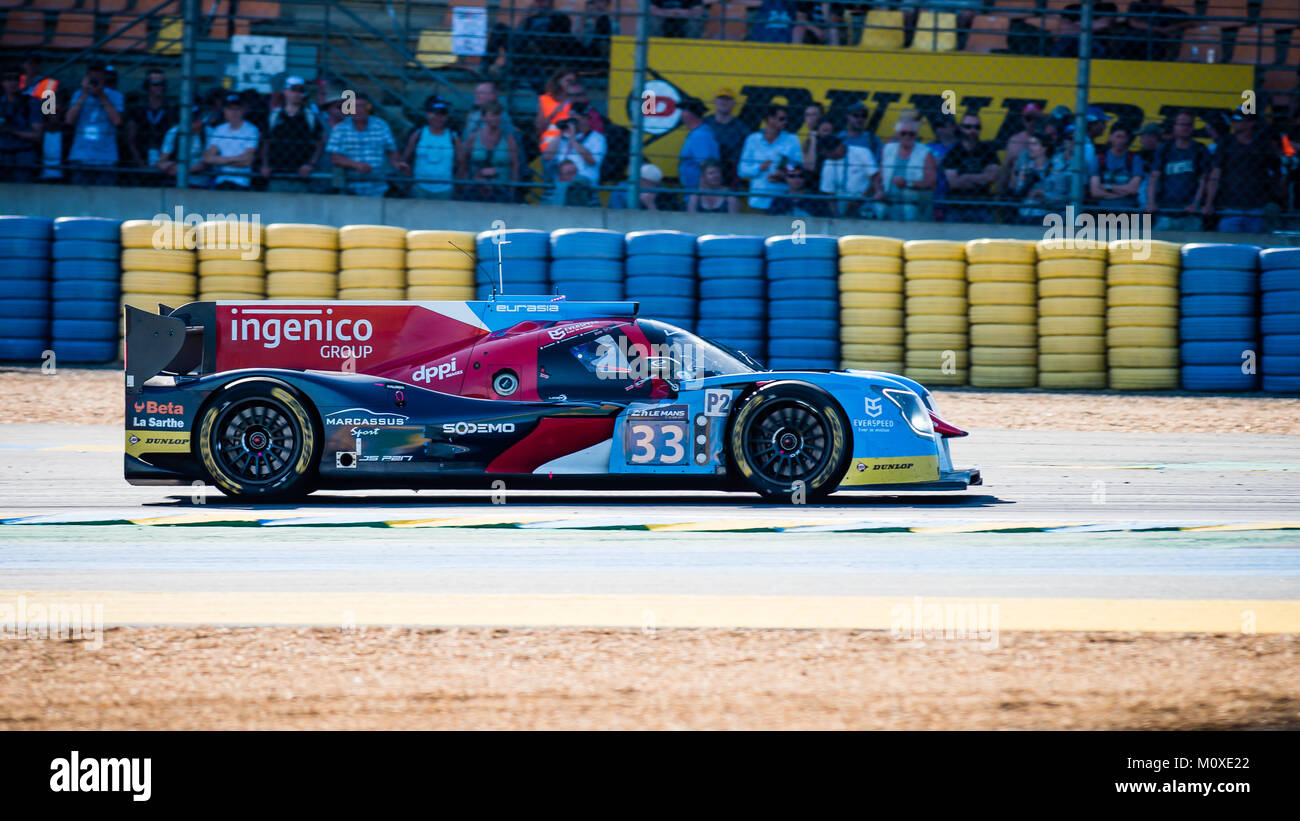 Jacques Nicolet (FRA)/Pierre Nicolet (FRA)/Erik Maris (FRA) fahren die