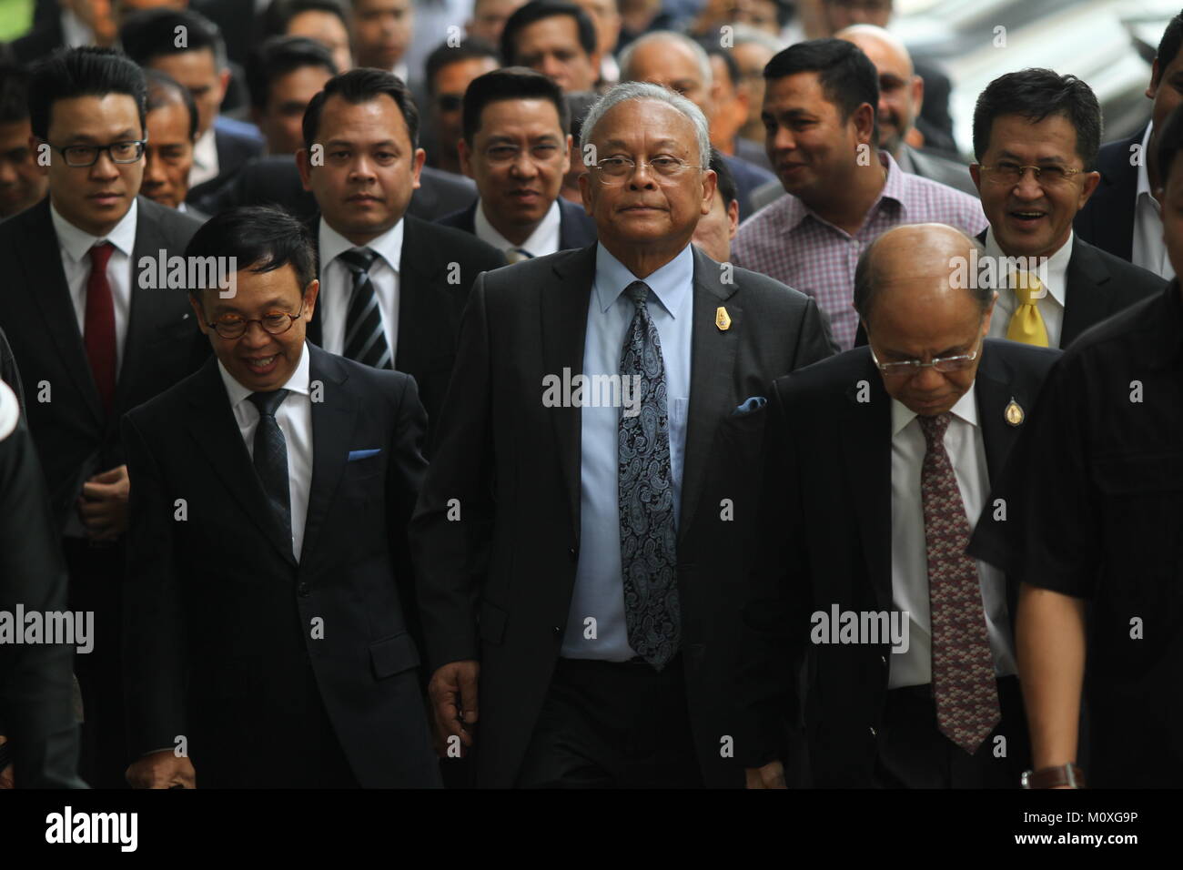 Bangkok, Thailand. 23 Feb, 2018. Der Generalstaatsanwalt hat Sue auf Suthep Thaugsuban bestellt und 8 Führer der PDRC (Demokratische Reform Committee) in der Rebellion und des Terrorismus angeklagt. Der Vorwurf, die von ihren Protest "Herunterfahren Bangkok" auf 2014 und LED-Putsch in ein paar Monaten danach. Später, alle Angeklagten erhielt die Erlaubnis eines Strafgerichtshofs, indem sie Sicherheit, Geld THB 600 000/Person zu retten. (Est. USD 17.200) Credit: Thitinun Sampiphat/Pacific Press/Alamy leben Nachrichten Stockfoto