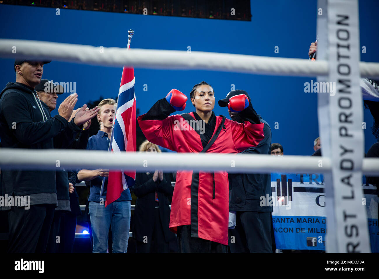 Norwegen, Bergen - Juni 9, 2017. Die norwegische Profiboxer Cecilia Brækhus im Ring gesehen, bevor der Kampf, der in der Schlacht von Bergen in Bergen bekannt ist. (Foto: Gonzales Foto - Jarle H. Moe). Stockfoto