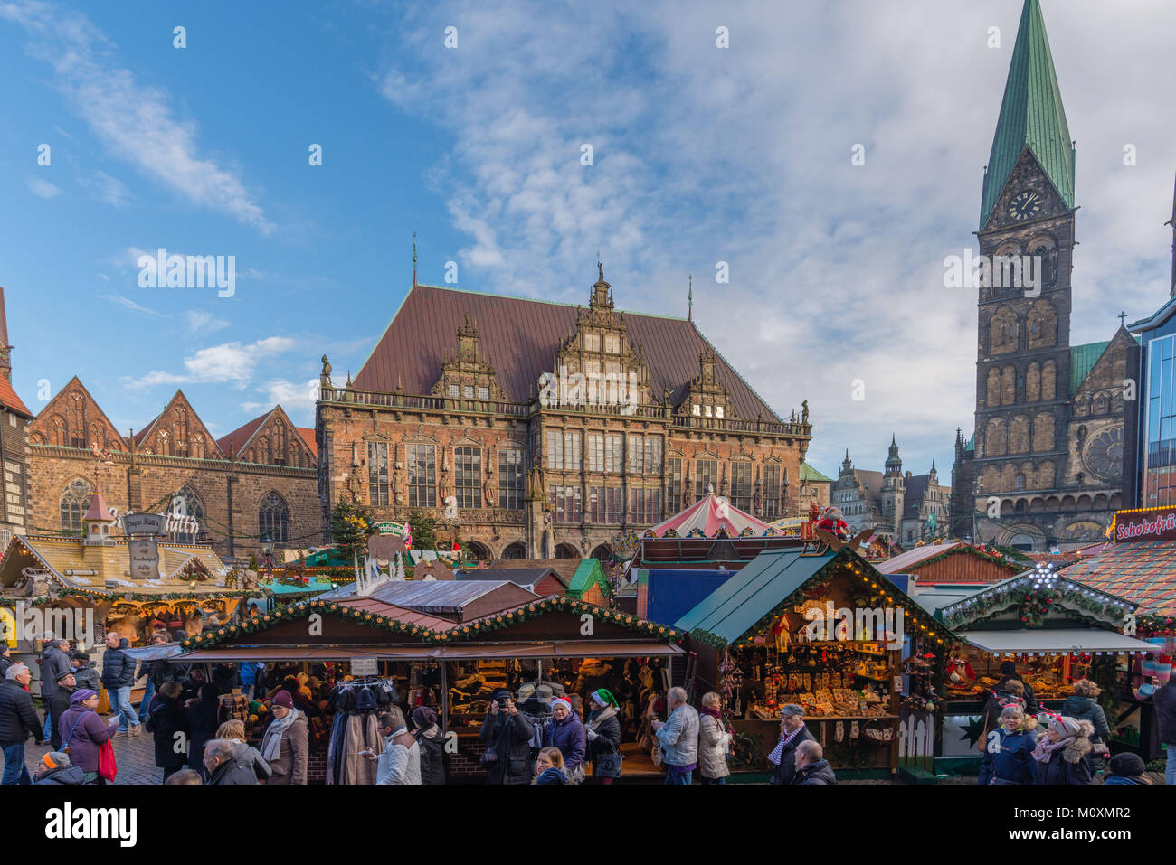 Weihnachtsmarkt, Marktplatz im Zentrum der Stadt, in der St. Petri Dom (rechts), Bremen, Deutschland, Europa Stockfoto