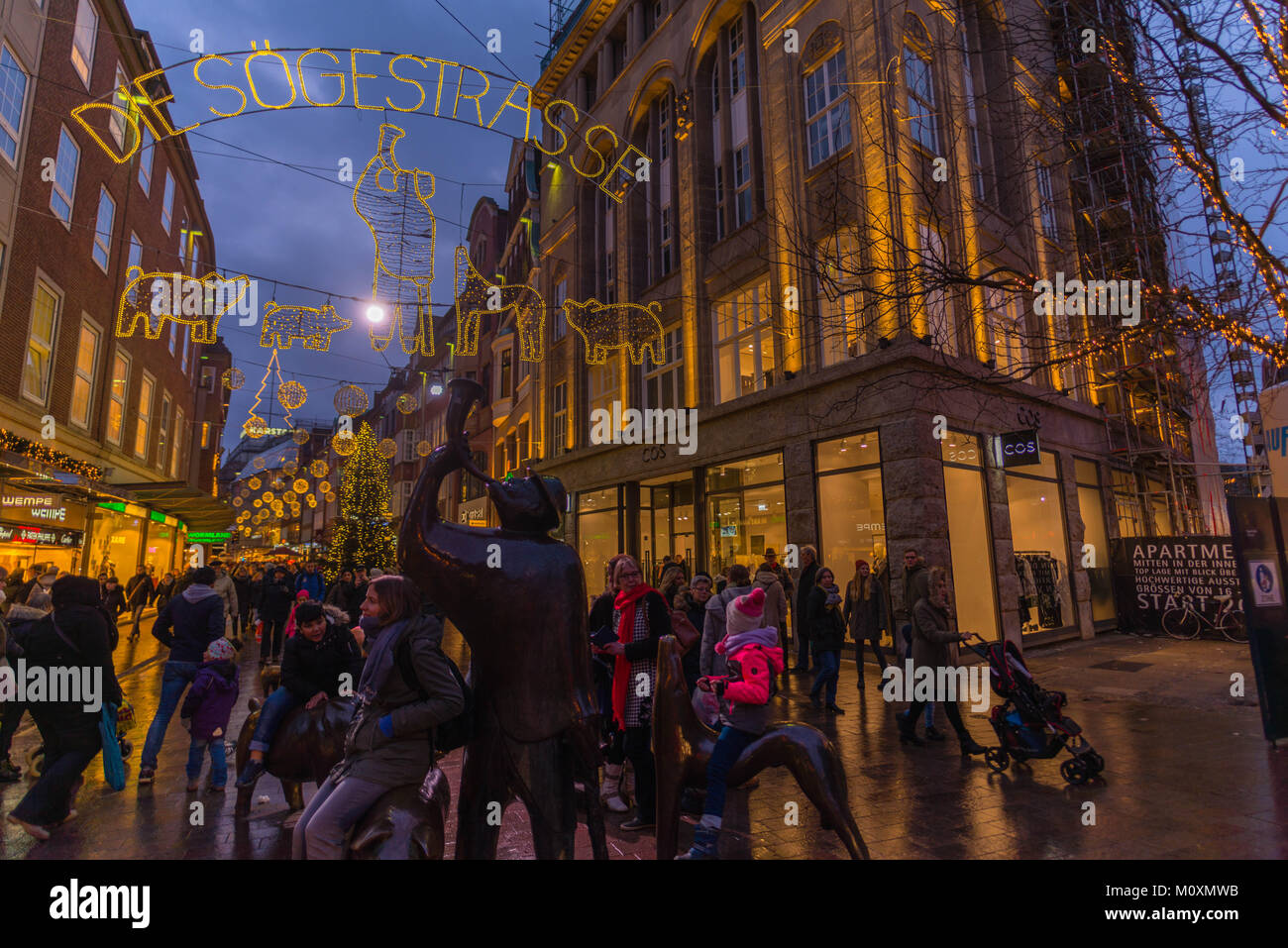 Shopping in der Soegestrasse, Soege Street, an Weihnachten, Bremen, Deutschland, Europa Stockfoto