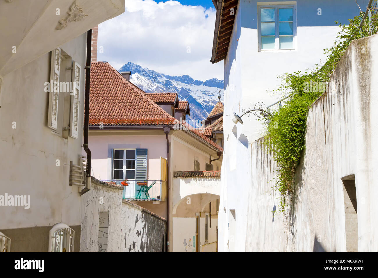 Stadt Meran, Italien mit Bergen im backtround Stockfoto