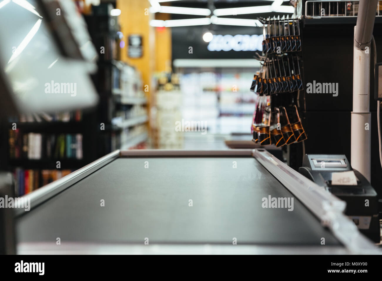 Leere Kasse Zähler im Supermarkt Stockfoto