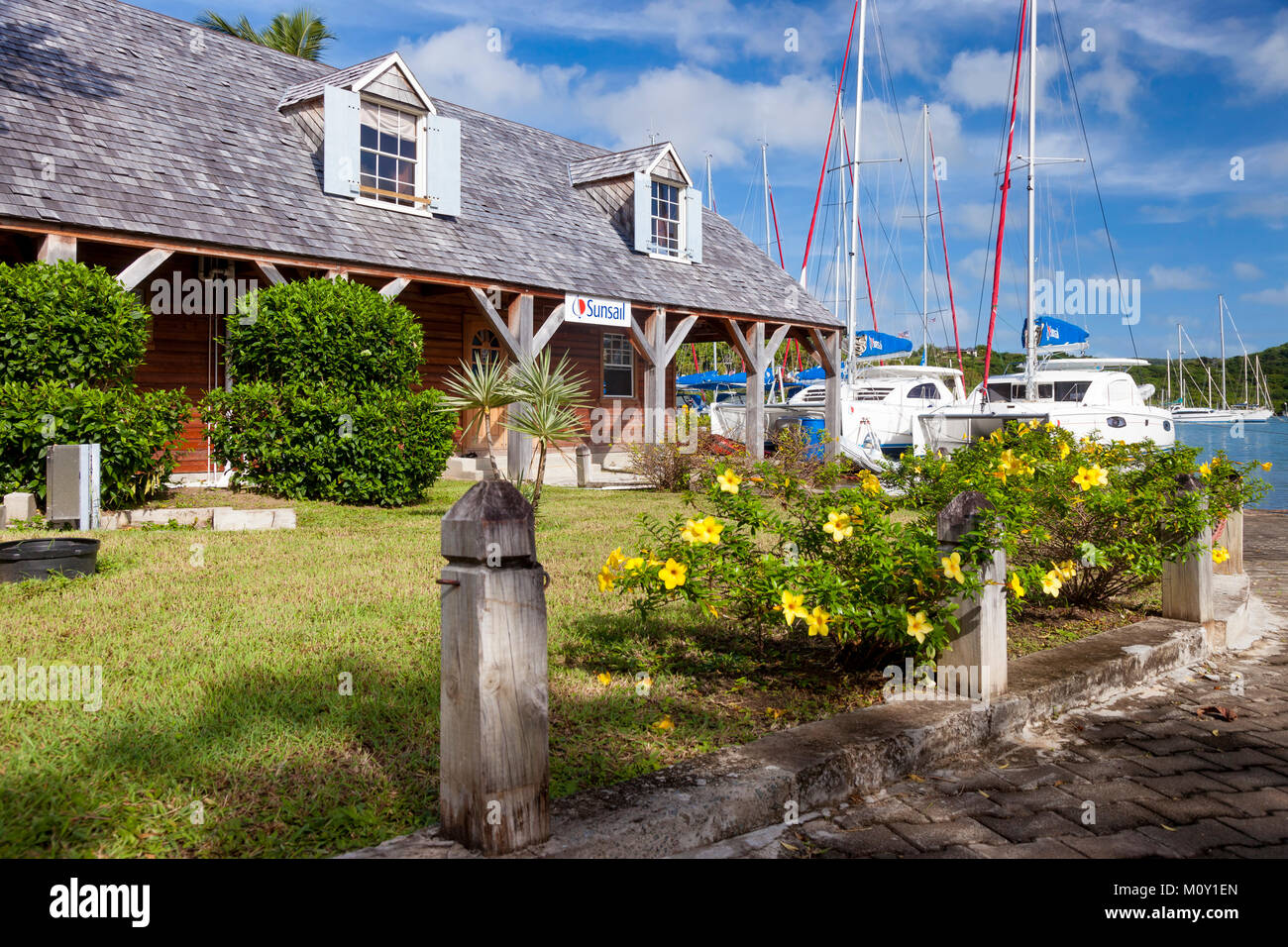 Sunsail Bootsverleih und Segelboote bei Nelson's Dockyard, Antigua, West Indies Stockfoto