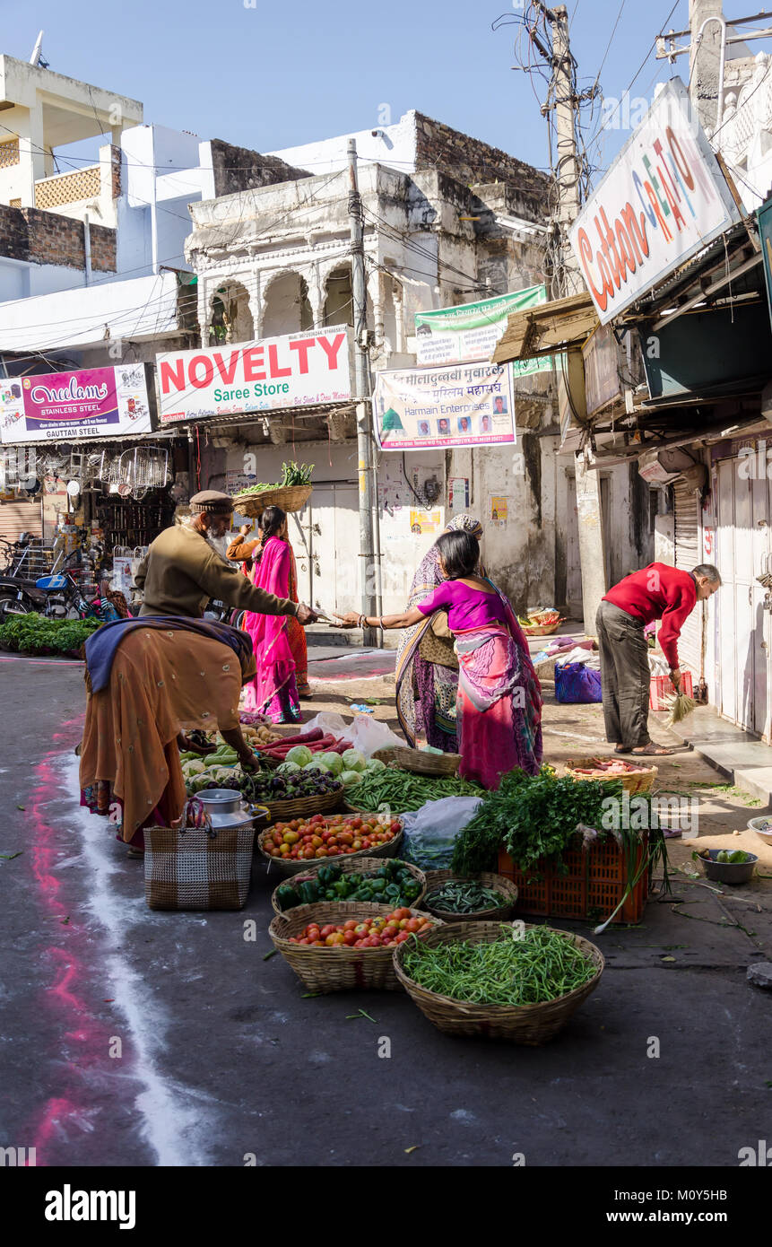 Street Market in Udaipur, Rajasthan, Indien Stockfoto