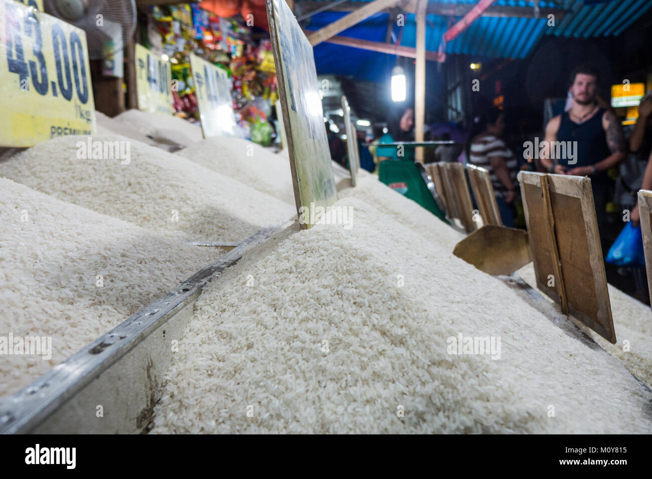 Reis zum Verkauf auf dem Markt in Puerto Princesa, Palawan, Philippinen Stockfoto