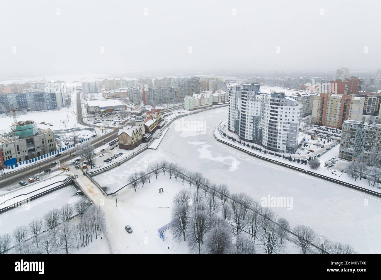 Antenne: Das Fischerdorf von Kaliningrad im Winter Stockfoto