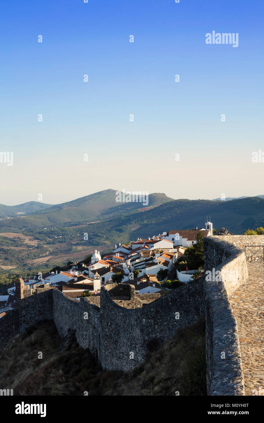 Die Festungsmauern von Ohrid Dorf in der Serra Sao Mamede, in der Region Alentejo in Portugal Stockfoto