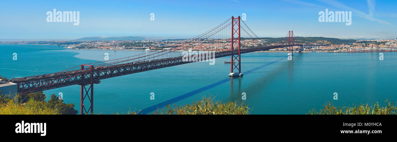 Brücke des 25. April, die Ponte 25 de Abril über den Tejo, Lissabon, Portugal Stockfoto