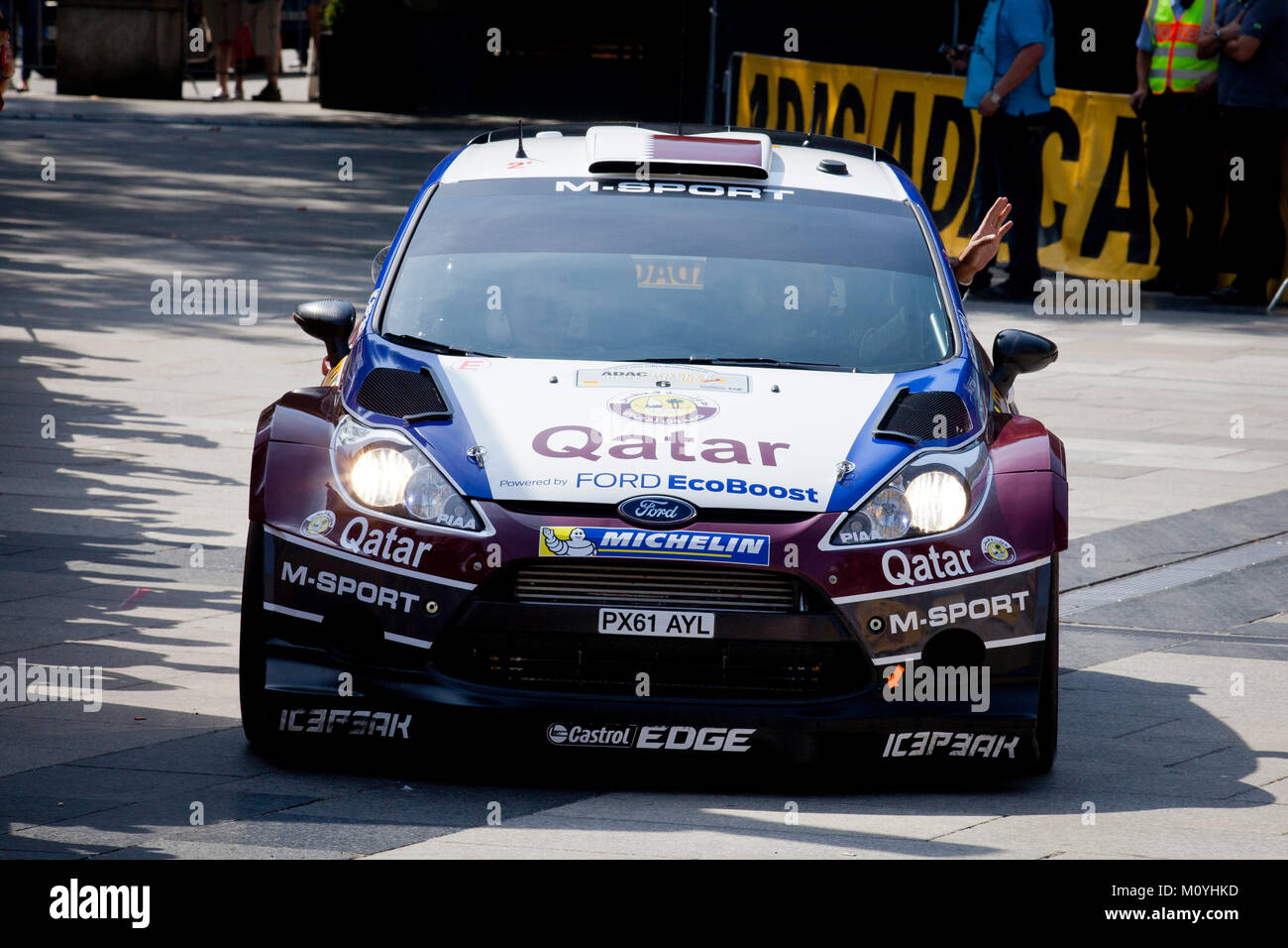 Deutschland, Köln, Beginn der ADAC Rallye Deutschland, Präsentation der Fahrer und das Team der Kathedrale, Auto der Quatar World Rally Team. Zusammengefasst Stockfoto