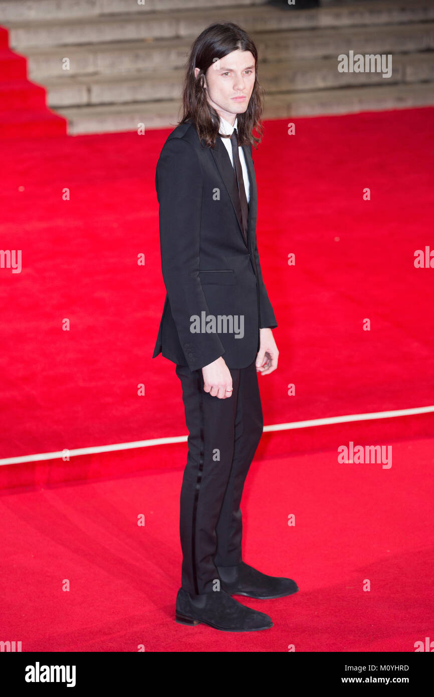 London, UK, 26. Oktober 2015, James Bay besucht die Weltpremiere des pectre' in der Royal Albert Hall. Mariusz Goslicki/Alamy Stockfoto