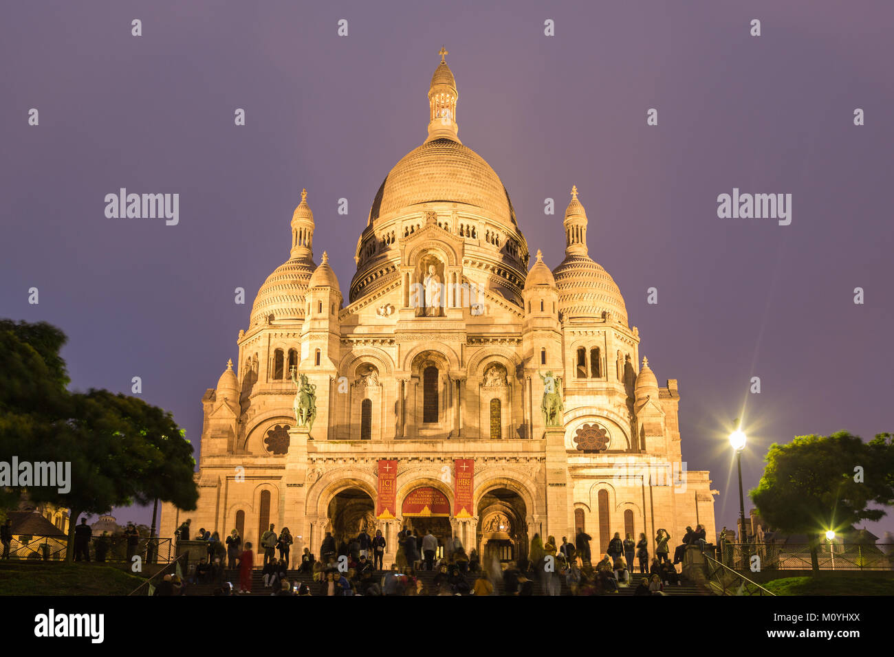 Die Basilika Sacré-coeur, Sacré Coeur de Montmartre in der Dämmerung, Paris, Frankreich Stockfoto