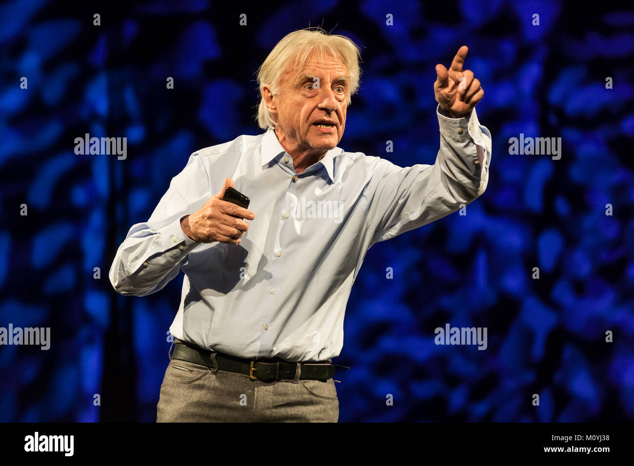 Der Schweizer Kabarettist, Schriftsteller, Regisseur und Schauspieler Emil Steinberger live in der schüür, Luzern, Schweiz Stockfoto