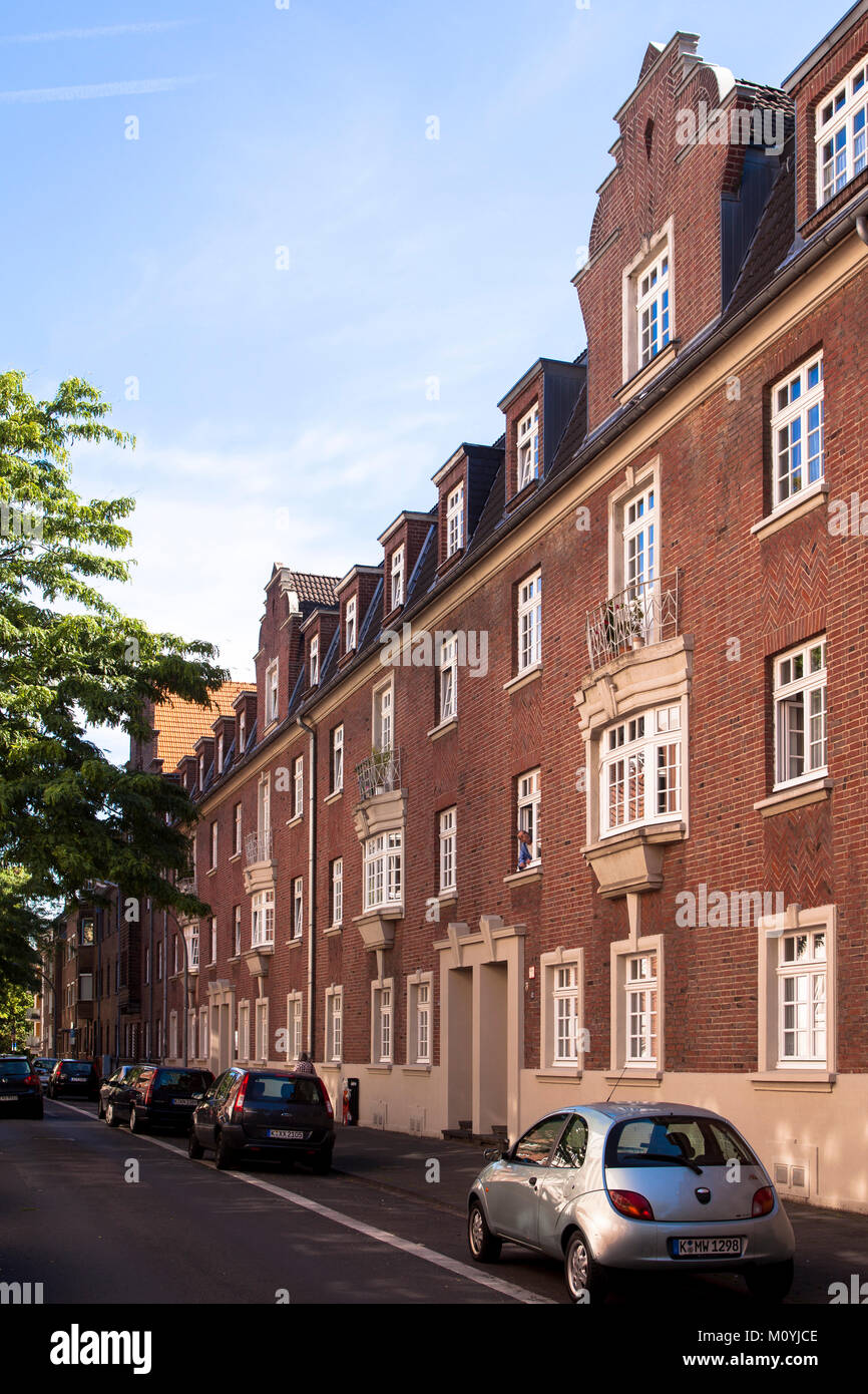 Deutschland, Köln, Häuser in Buelow Straße im Bezirk Nippes. Deutschland, Koeln, Haeuser in der Buelowstrasse im Stadtteil Nippes. Stockfoto