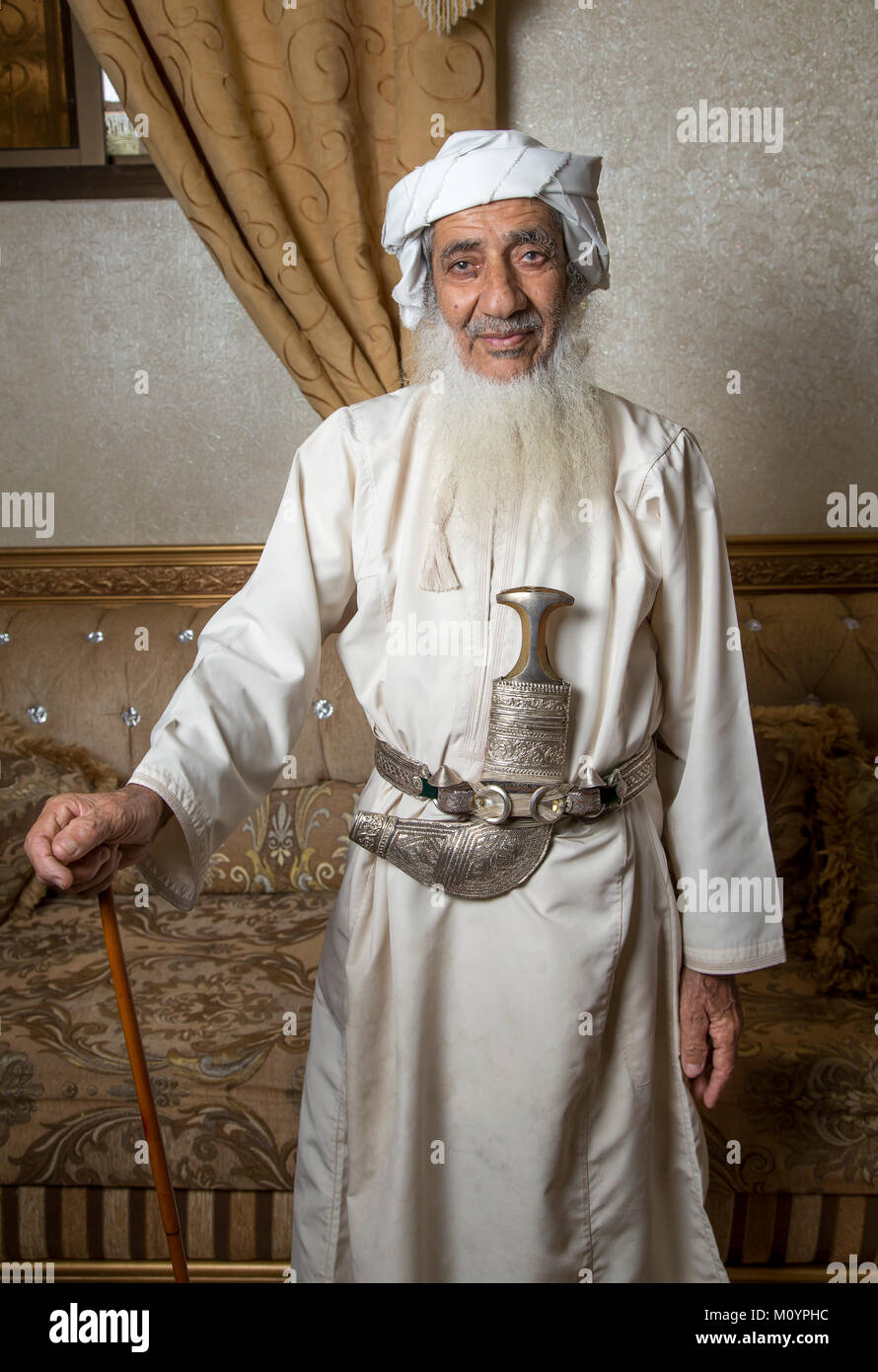 Nizwa, Oman, 26. Mai 2016: lokale Mann traditionelle Outfit Stockfoto