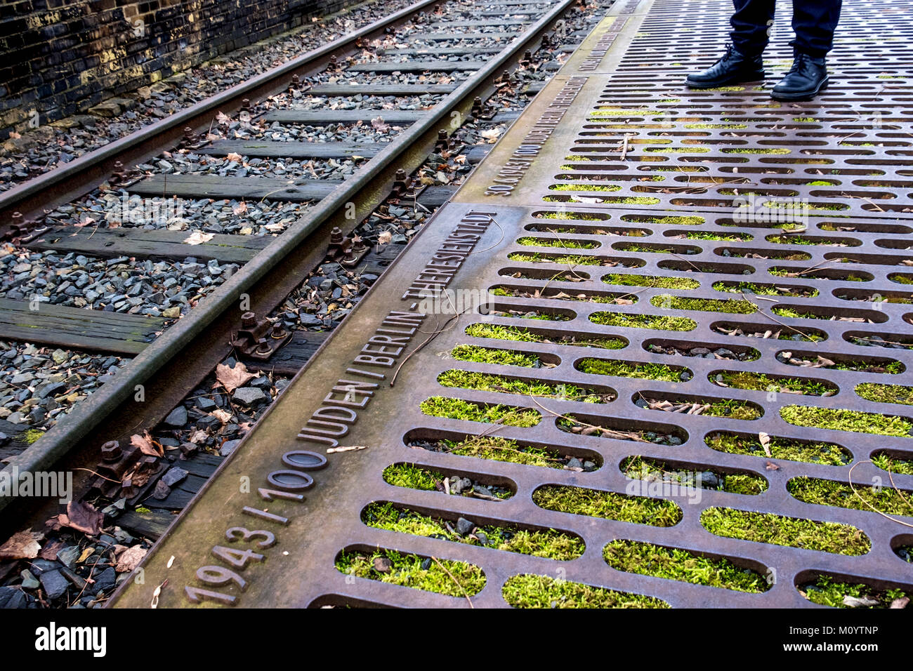 Berlin-Grunewald station. Deutsche Bahn Gleis 17 (Plattform 17) Deportation Memorial Deportation von 50 000 Juden in die Vernichtungslager von 1941 bis 1945 Stockfoto