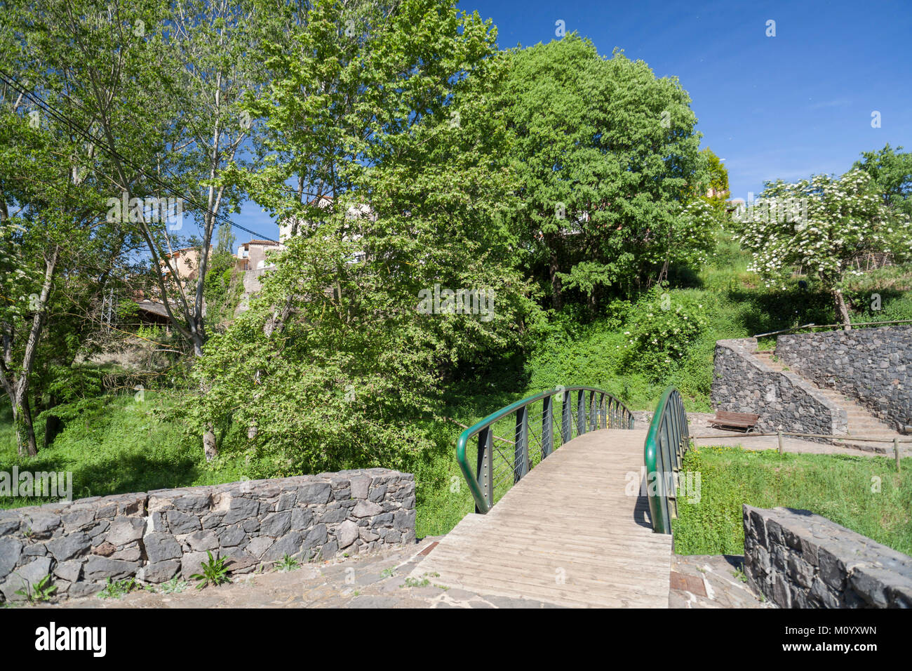 Landschaft im vulkanischen Gebiet von La Garrotxa in Santa Pau, Katalonien, Spanien. Stockfoto