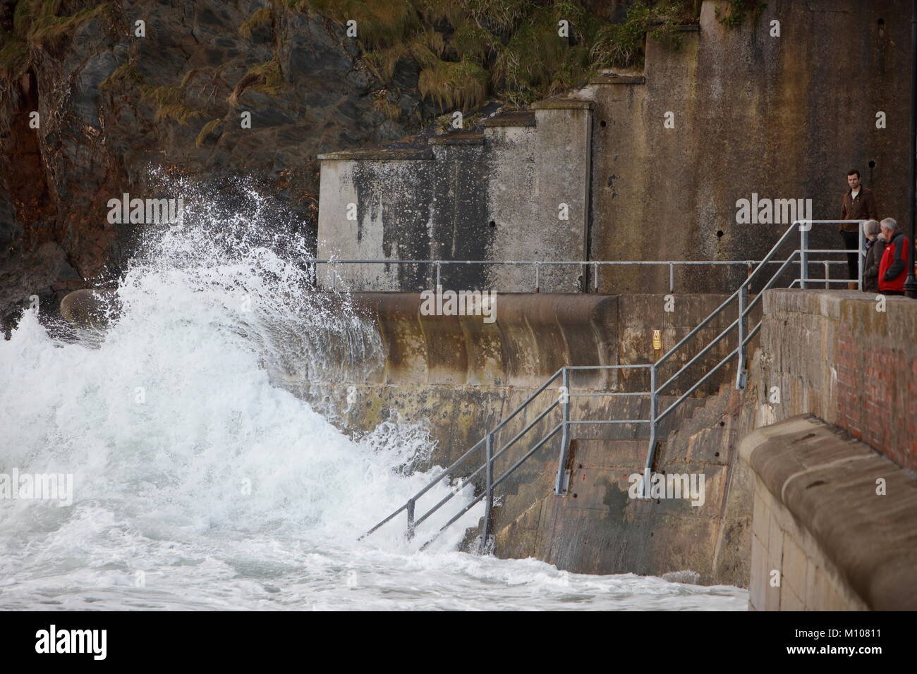 Newquay, Cornwall, England. 25 Jan, 2018. Raue See und 15 Fuß Wellen schlagen die Küste von North Cornwall rund um Newquay. Credit: Nicholas Burningham/Alamy leben Nachrichten Stockfoto