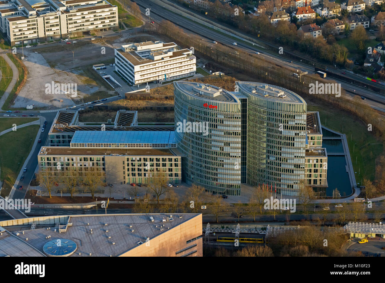 Luftaufnahme, EON Ruhrgas Headquarters in Essen Bredeney, Essen, Ruhr, Nordrhein-Westfalen, Deutschland, Europa, Vögel-Augen-blick, Luftaufnahme, Luftbild photogra Stockfoto