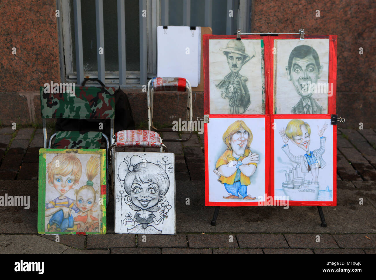 St. Petersburg, Russland - Oktober 27, 2012: Verkauf Cartoons street artist am Schlossplatz Stockfoto